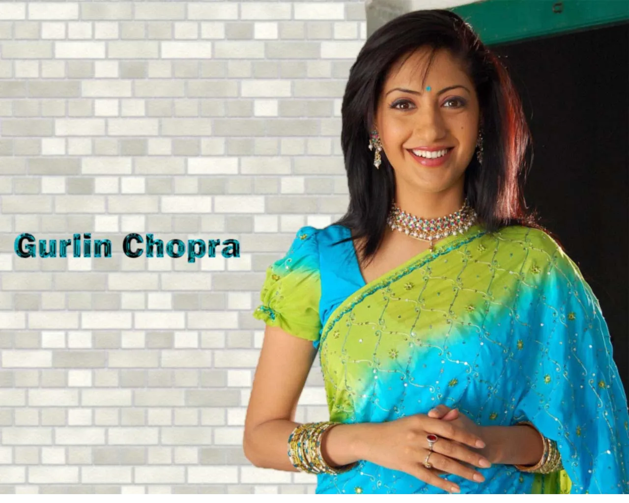 gurlin chopra cute smile wallpapers